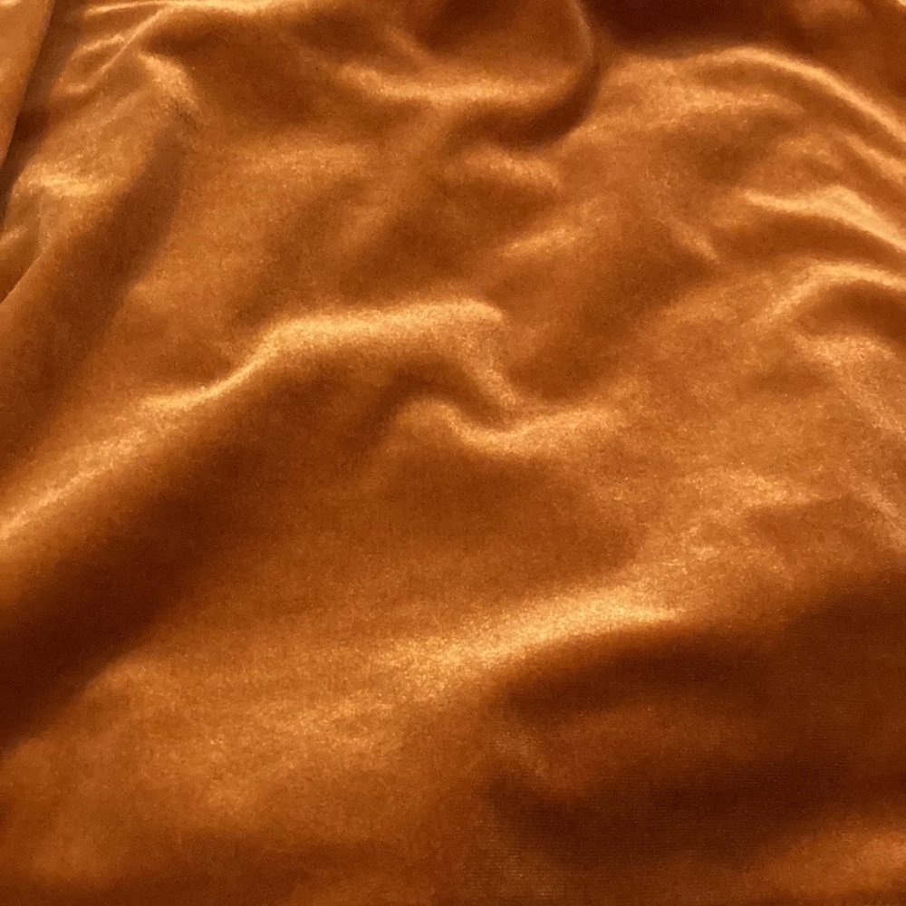 Cute gold velvet textured top - Picture 3 of 6